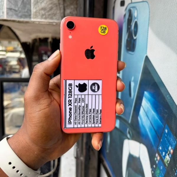 CLEAN Uk IPHONE XR 128GB